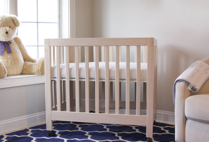 It has a Firm Support: Meets safety recommendations with firm support and reinforced edges, ensuring your baby's comfort and safety.