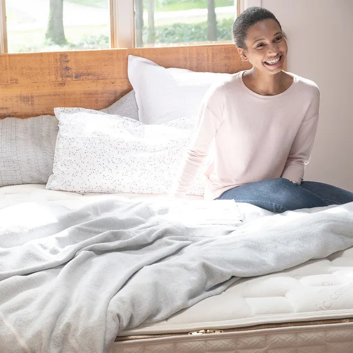 Naturepedic’s EOS Trilux Mattress is a testament to sustainable luxury, bearing certifications for organic and non-toxic standards