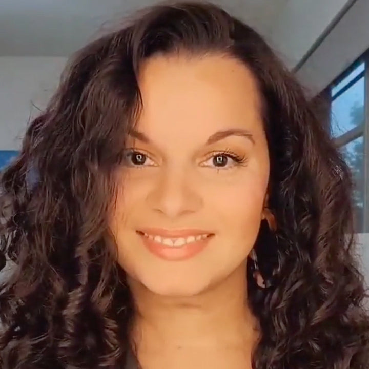 Smooths coarse, curly, or frizz-prone hair for a polished look - EVOLVh UltraRepair Reconstructing Masque